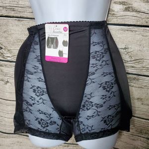 Curve Necessities Padded Hip Shapewear Short Size Medium NWT MSRP $72.00